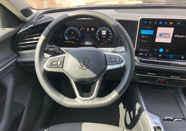 Volkswagen Passat cena 191070 przebieg: 8, rok produkcji 2024 z Olsztyn małe 277